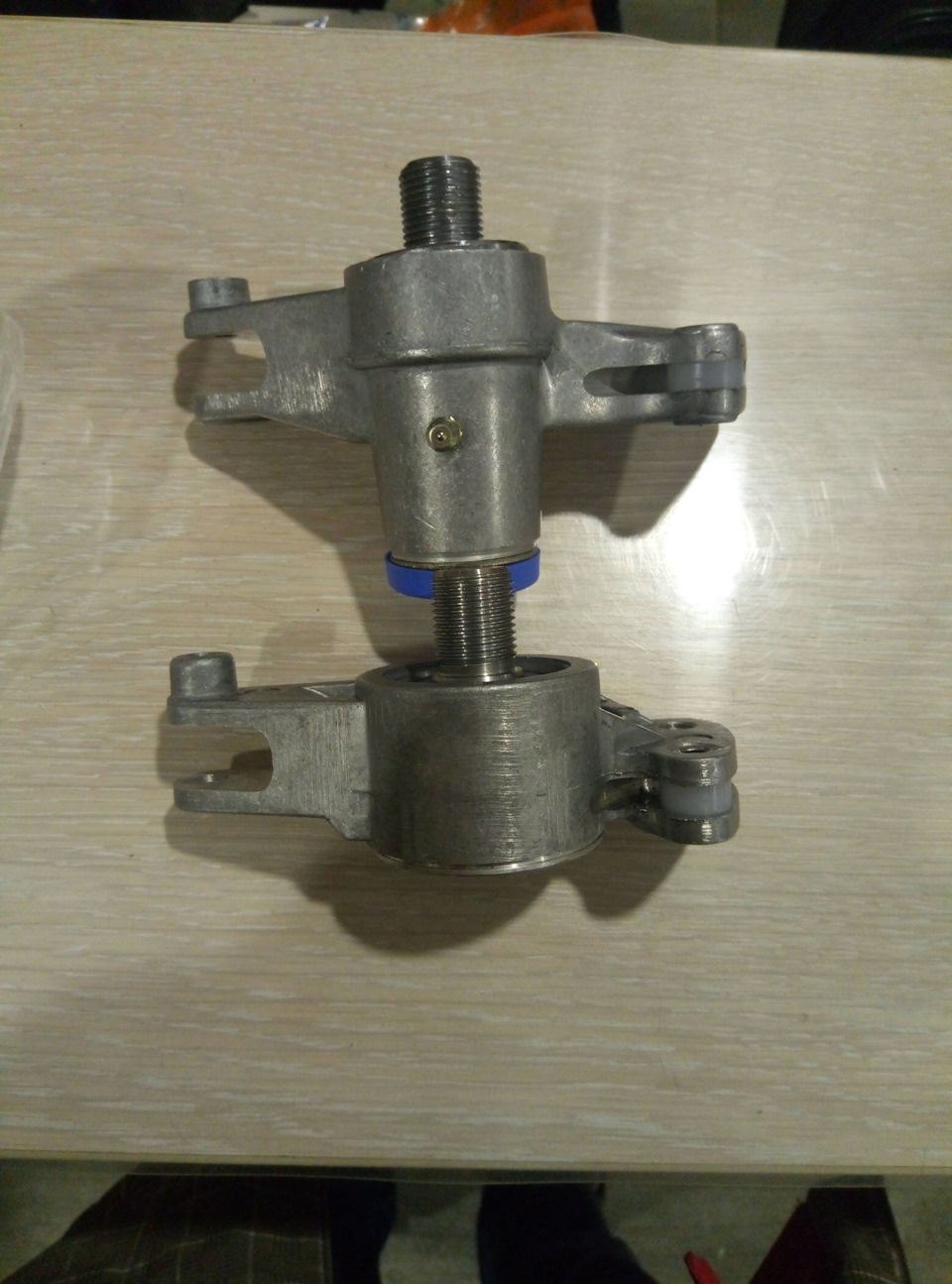 Порівняння важеля заспокоювача sprinter 2.9 vs T1 2.9 4