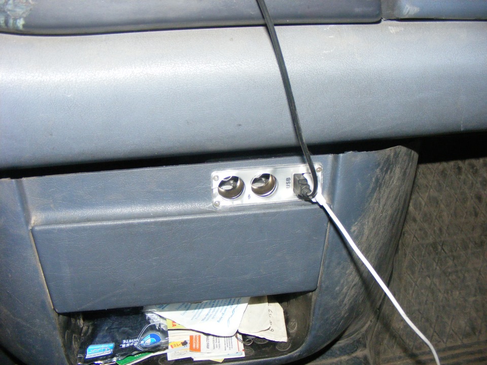 Врізав прикурювач+USB 1