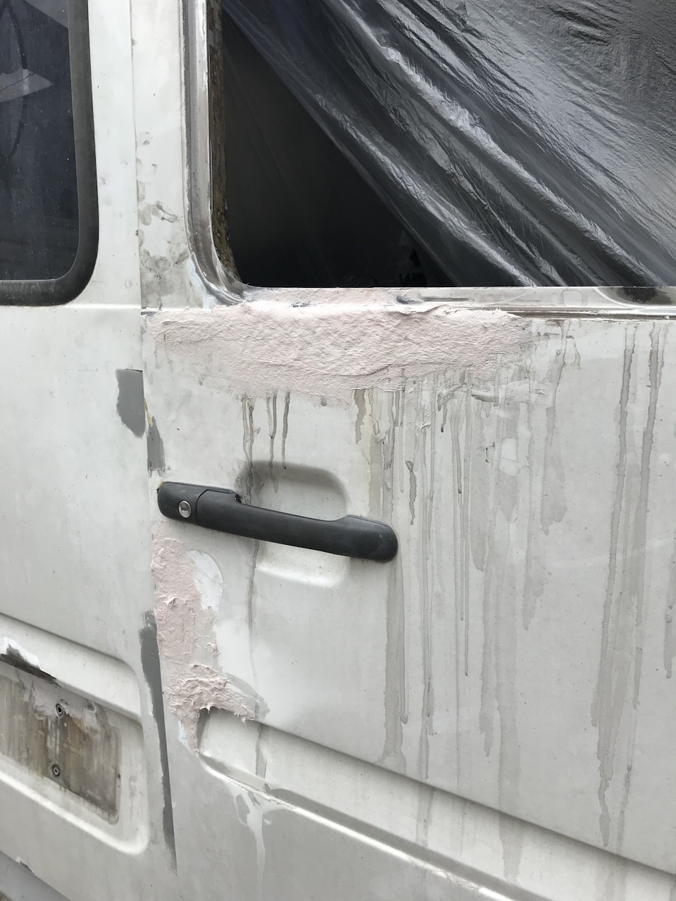 Підготовка до фарбування йде повним ходом 4