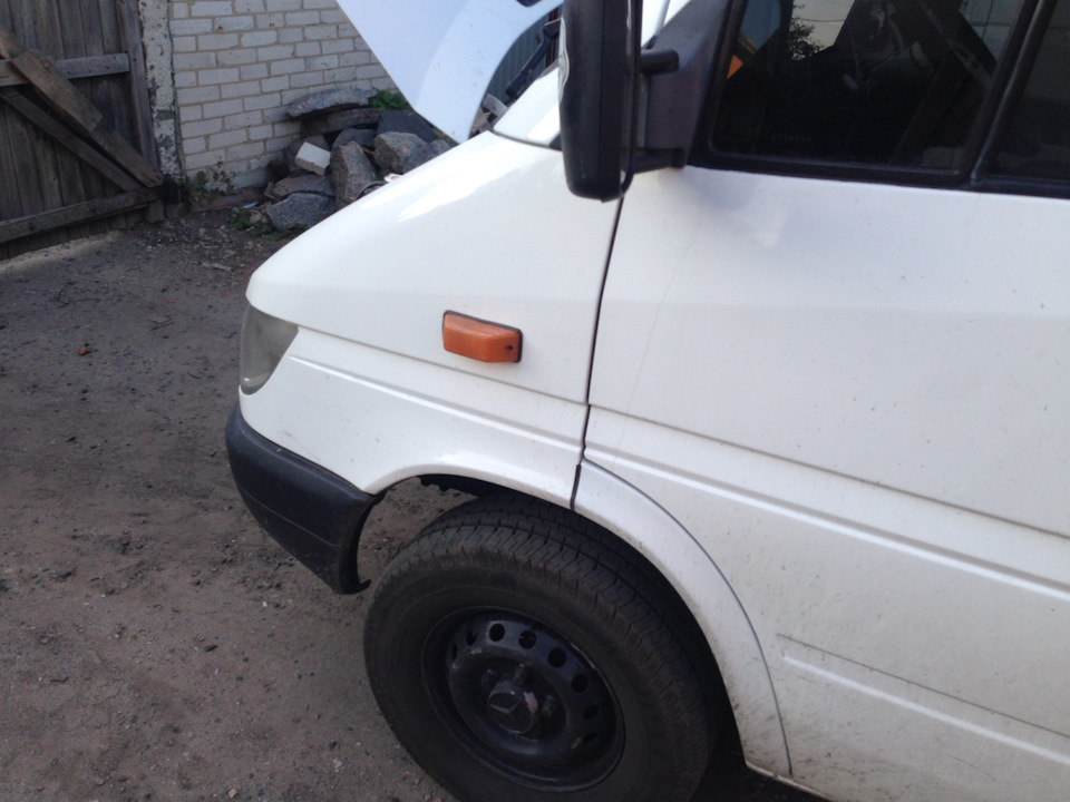 Білі поворотники 3