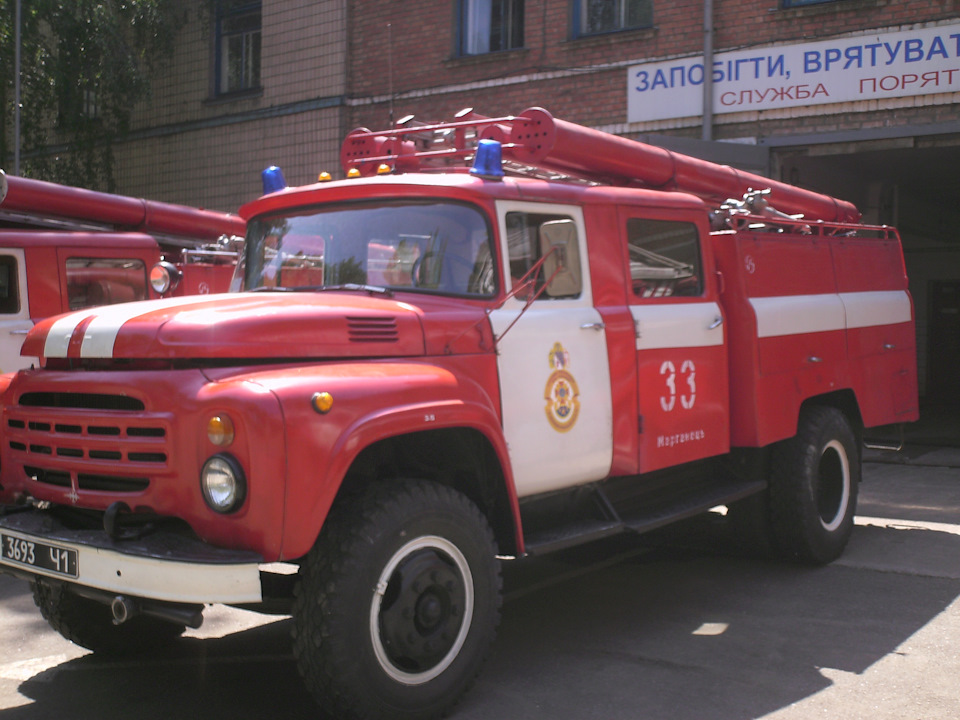 Пожежним машинам за 30 ... Але завжди на стремі 3