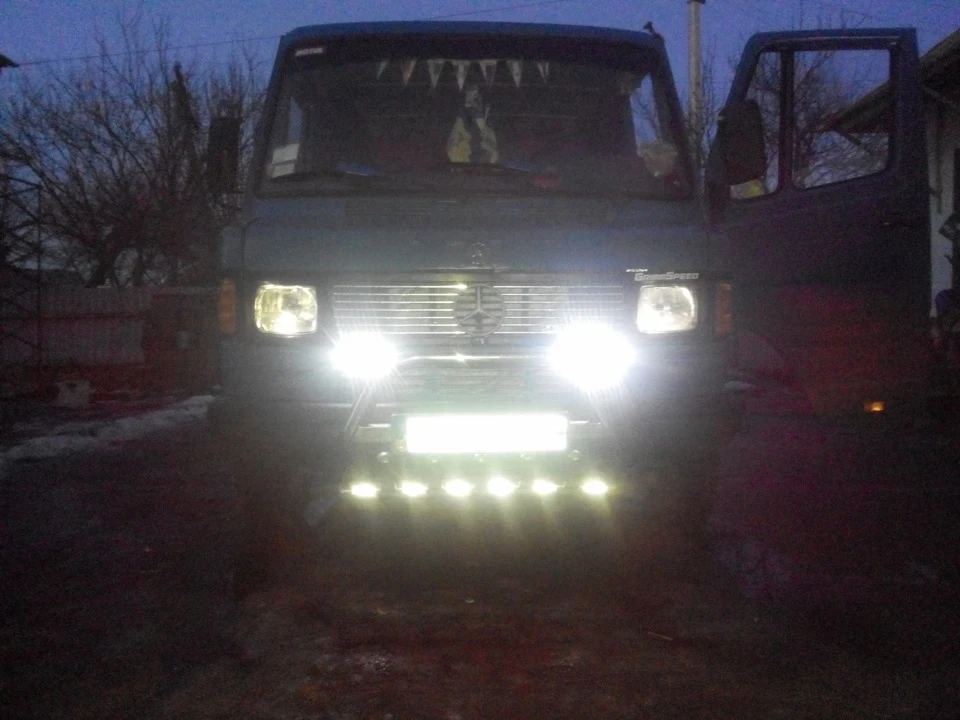 Ходові вогні та відбивачі на кенгурятник