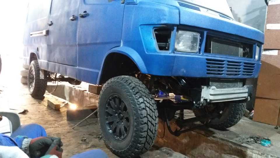 Обробили днище body932 і поставили мости 5