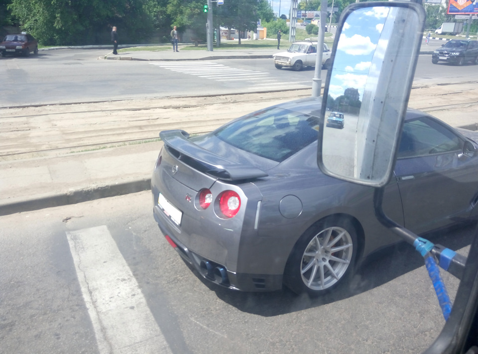 Випадково зустрів GTR))) 1