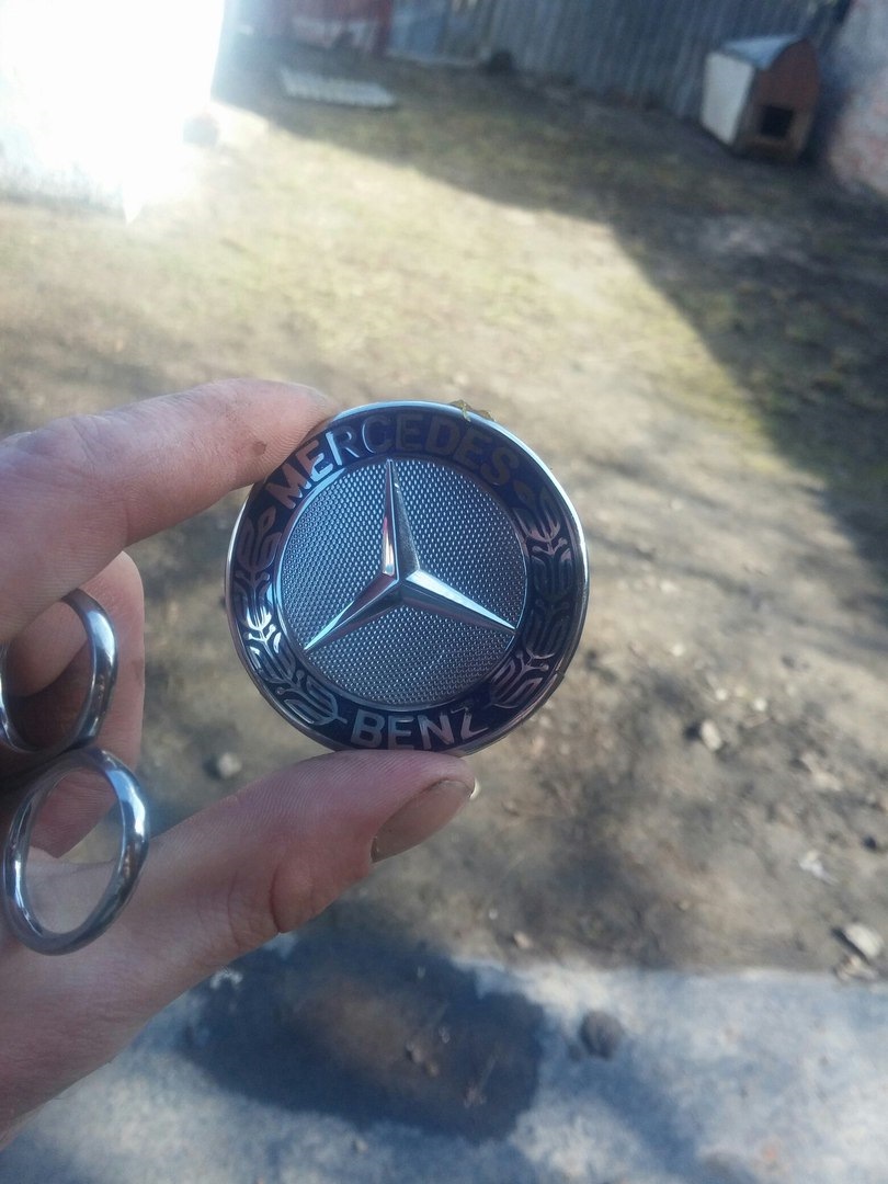 Значок Ferrari на значок Mercedes БАРТЕР 2