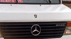 Значок Ferrari на значок Mercedes БАРТЕР 1