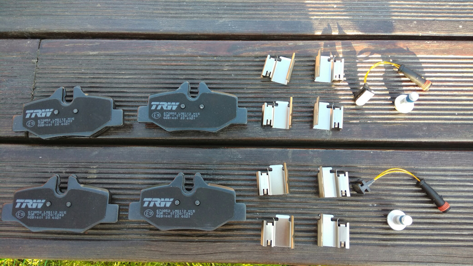 Задні гальмівні колодки TRW 1