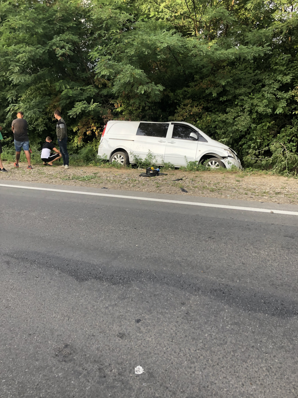 ДТП. І новий автомобіль точніше 2 автомобілі 1