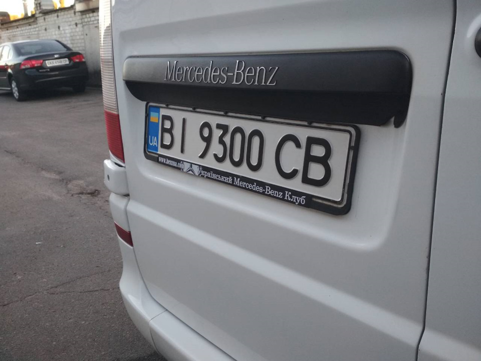 Рамки номерних знаків Мерседес Клуб 1