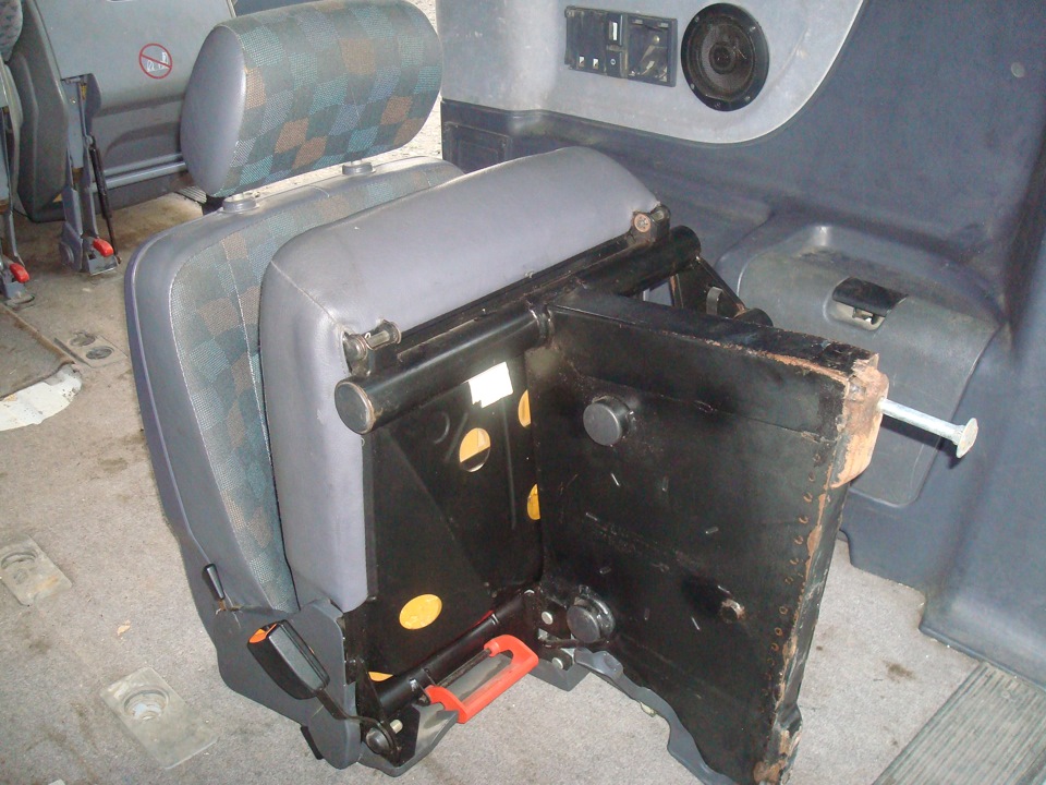 Продам або поміняю сидіння L-клас 2+1 3