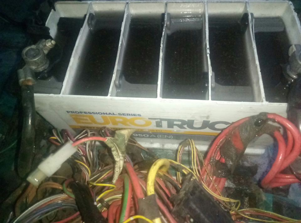 Під час зварювальних робіт трапився неприємний інцидент з моєю акумуляторною батареєю 2