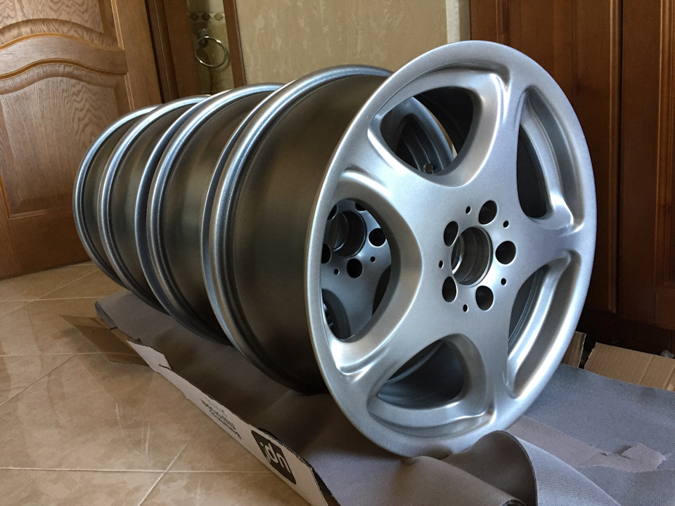 Прикупив нові оригінальні диски Mercedes R18;) 4