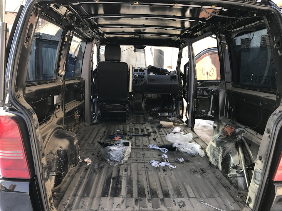 Встановлення дзеркал V-Class, розбирання салону, підготовка до фарбування! 4
