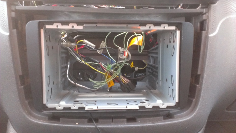 Установка PIONEER AVH-4000 та перехідної рамки для 2-DIN PIONEER 2