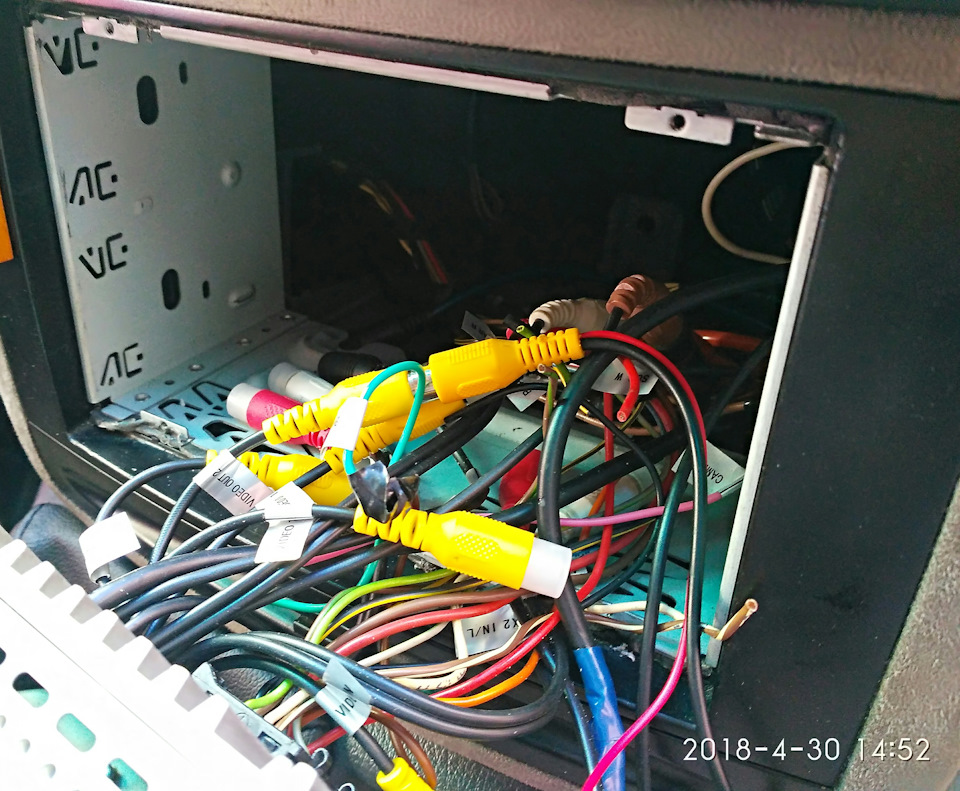 Встановлення TV + Av для задніх пасажирів 3