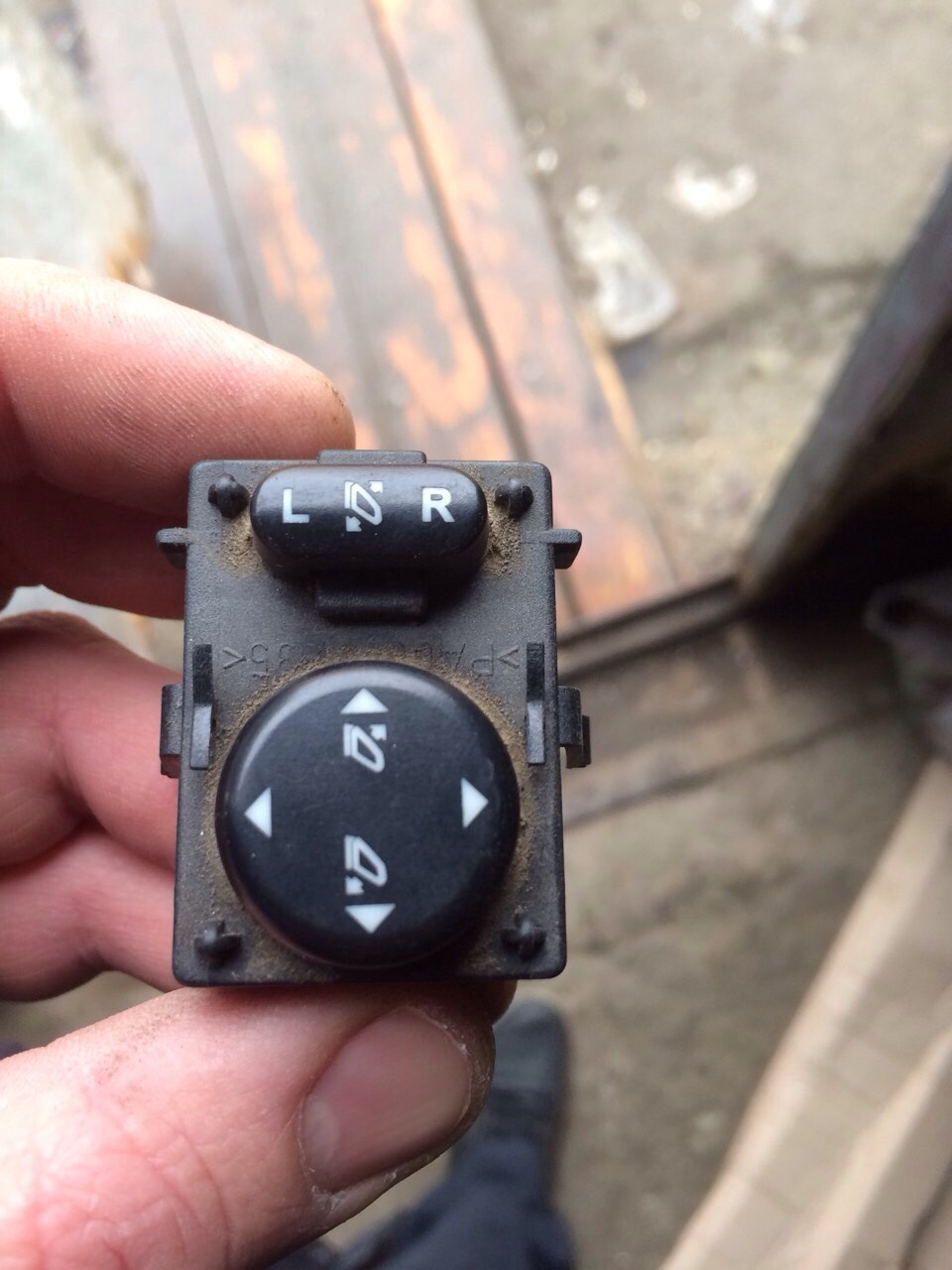 Може хто в курсі як поміняти джойстик від рестайлу на нерестайлівське місце 1