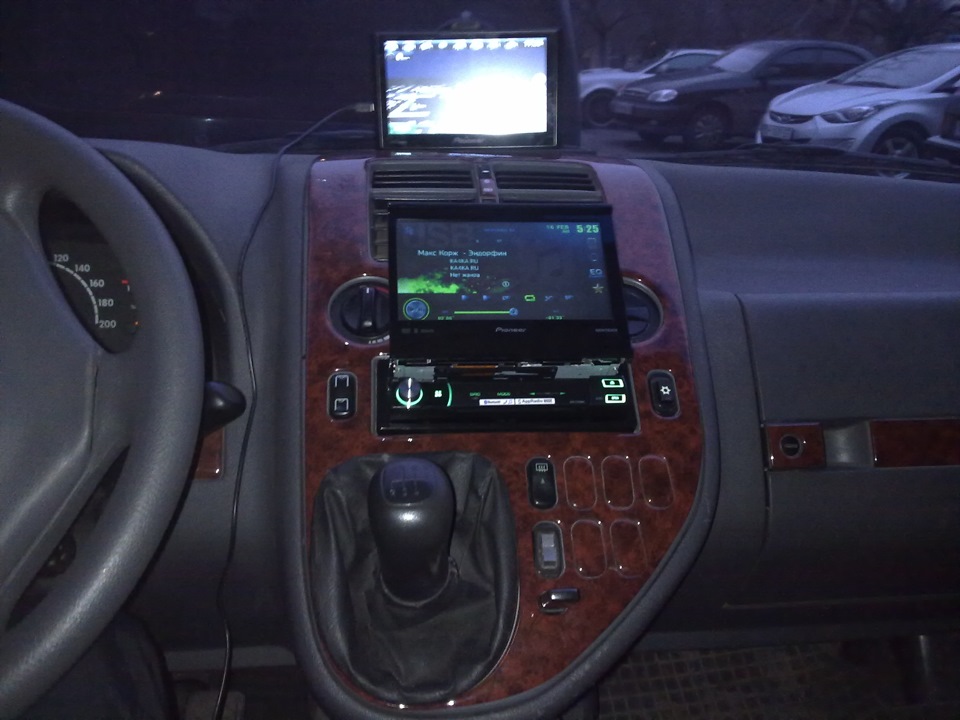 Нова голова Pioneer AVH-X7500BT 4