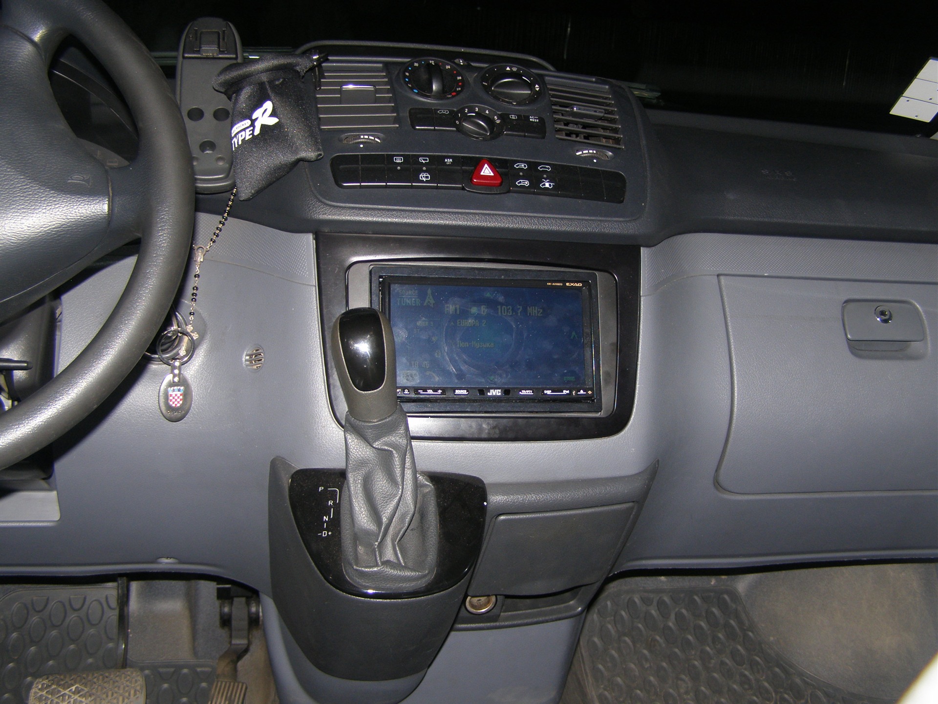 Поставив Магнітолу JVC KW-AVX810 4