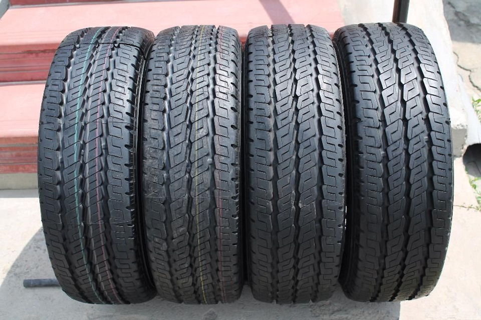 Перевзуття за сезоном Continental Vanco-8 205/65/16C 1