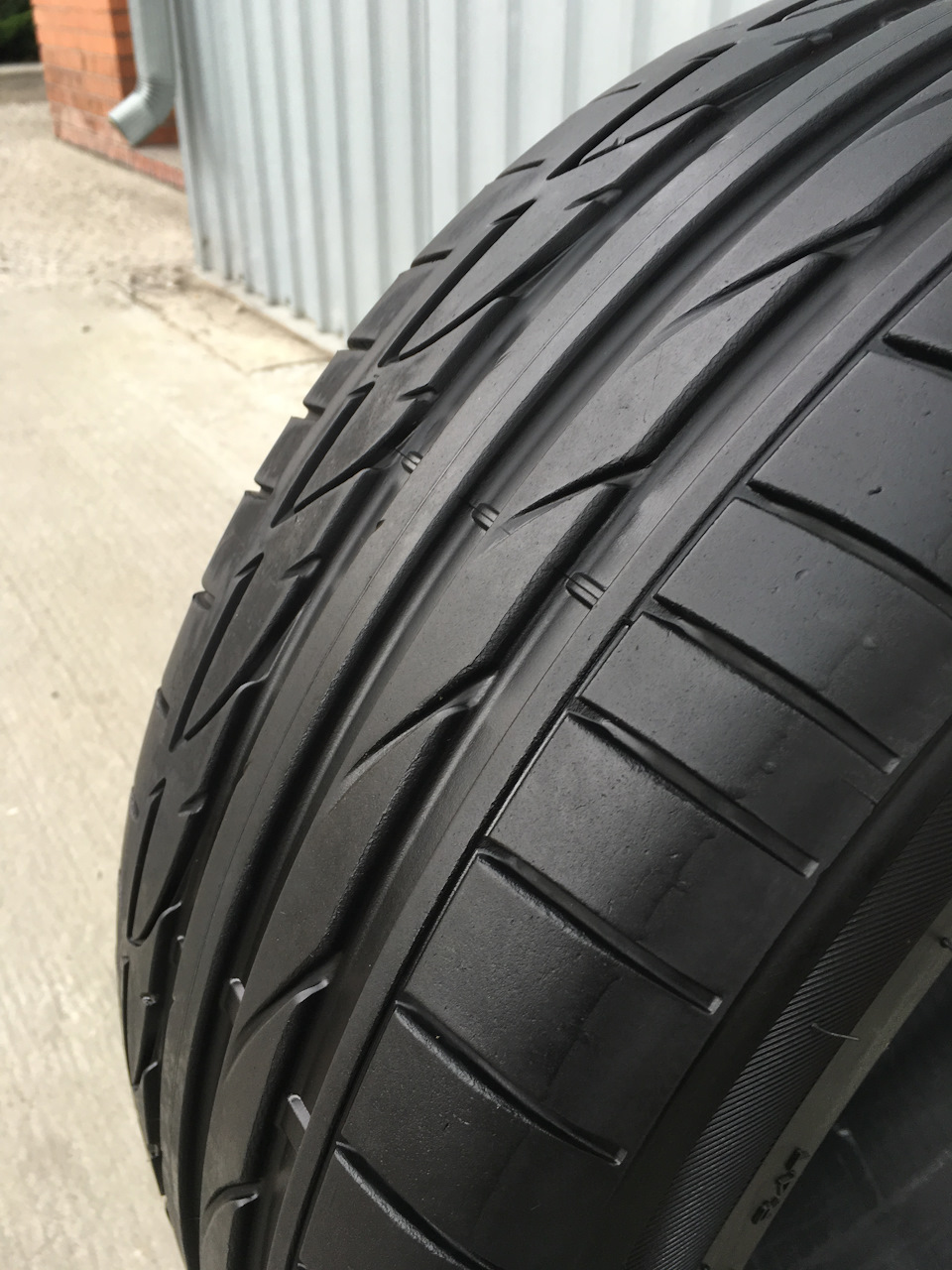 Bridgestone Potenza S001 245/45 та 275/40 R19 Run Flat 2