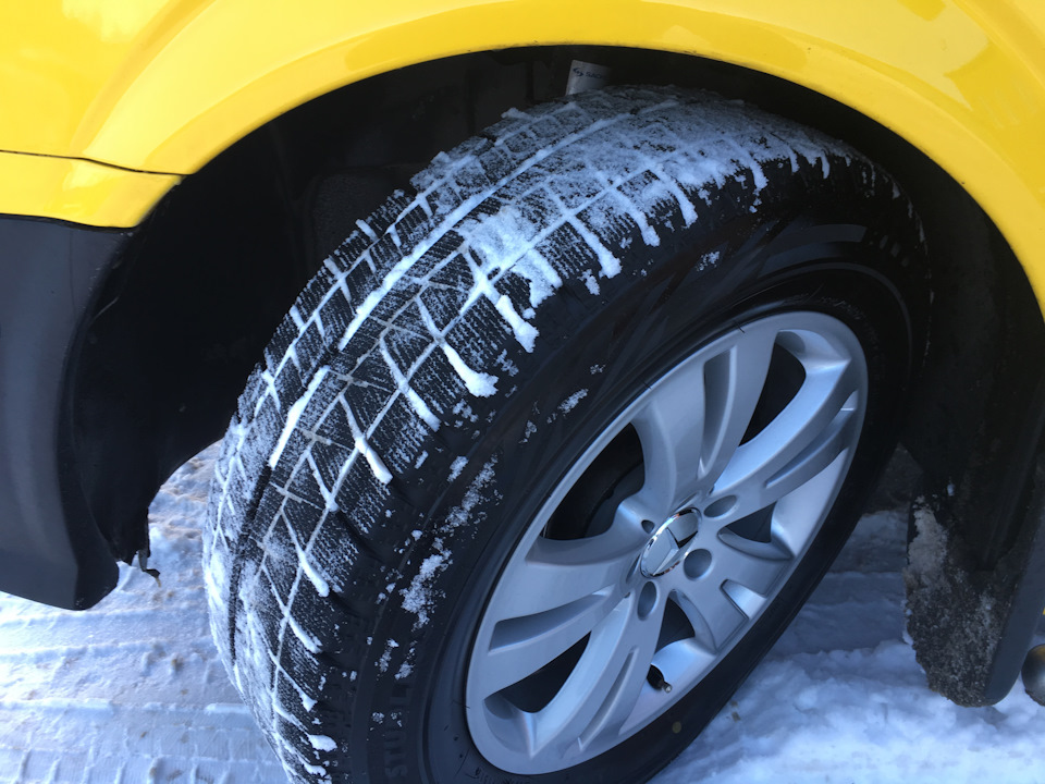 Гума на зиму Bridgestone Blizzak Revo GZ 3