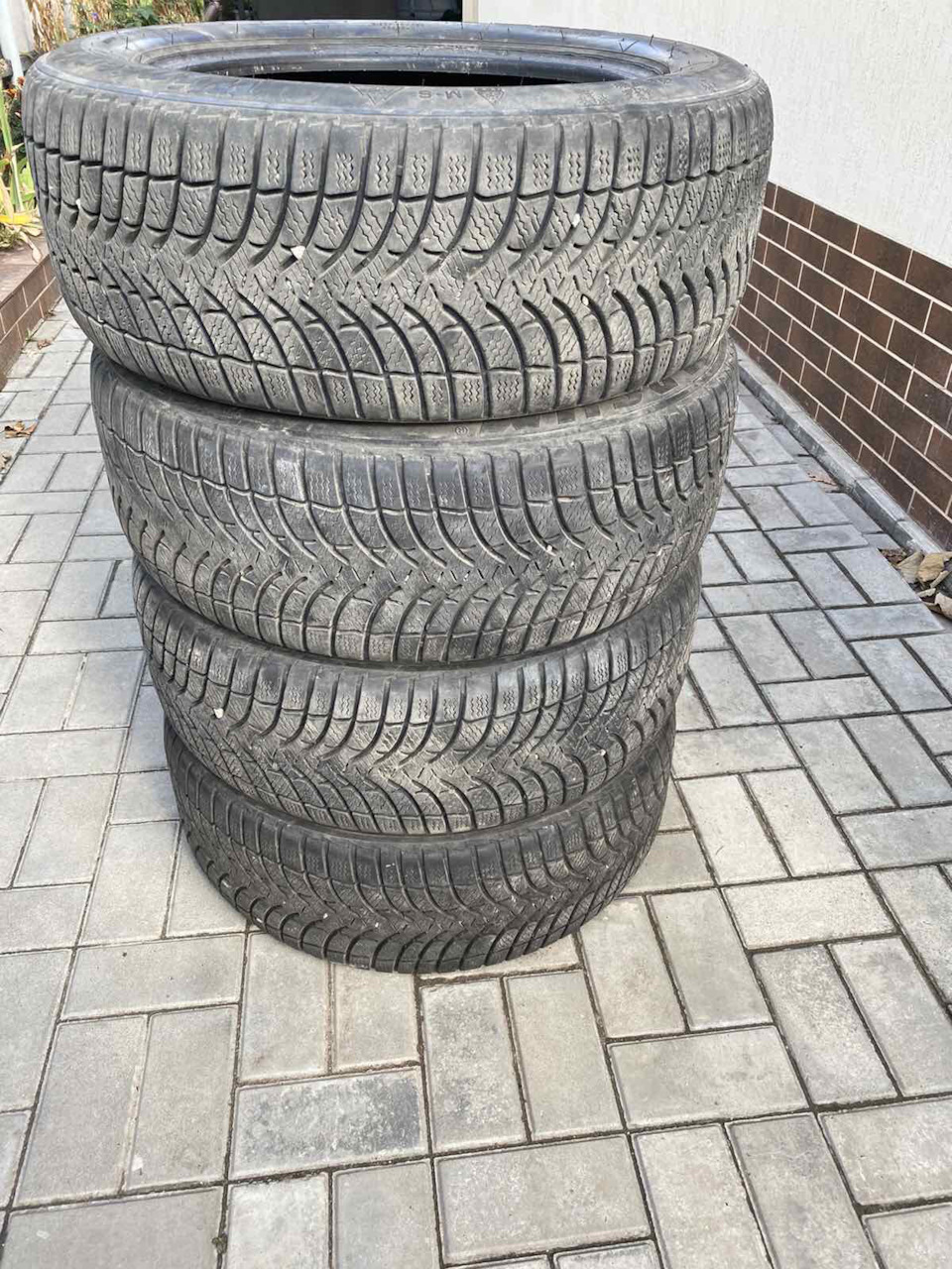 Може хтось хоче купити зимову гуму? 2
