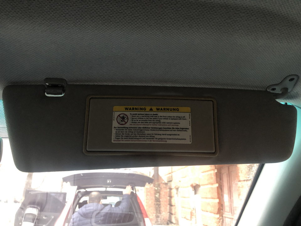 Тепер сонцезахисні козирки із дзеркальцем))) 1