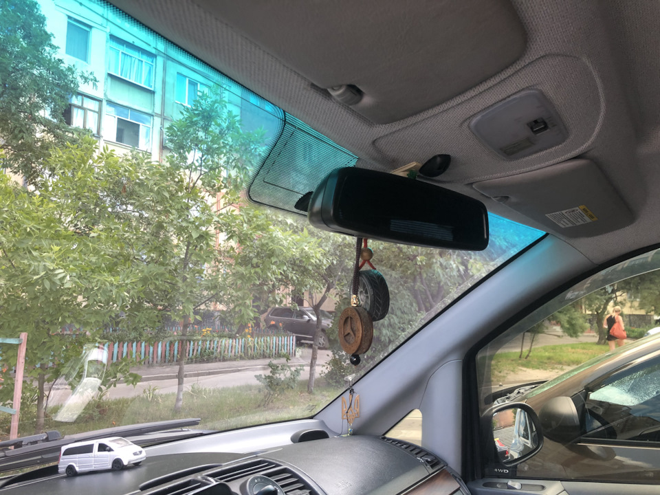 Дзеркало з автозатемненням 1