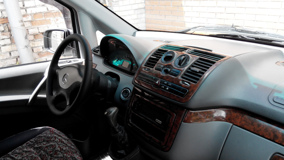 Загальний вигляд перешитого керма в салоні Mercedes Vito w639 4