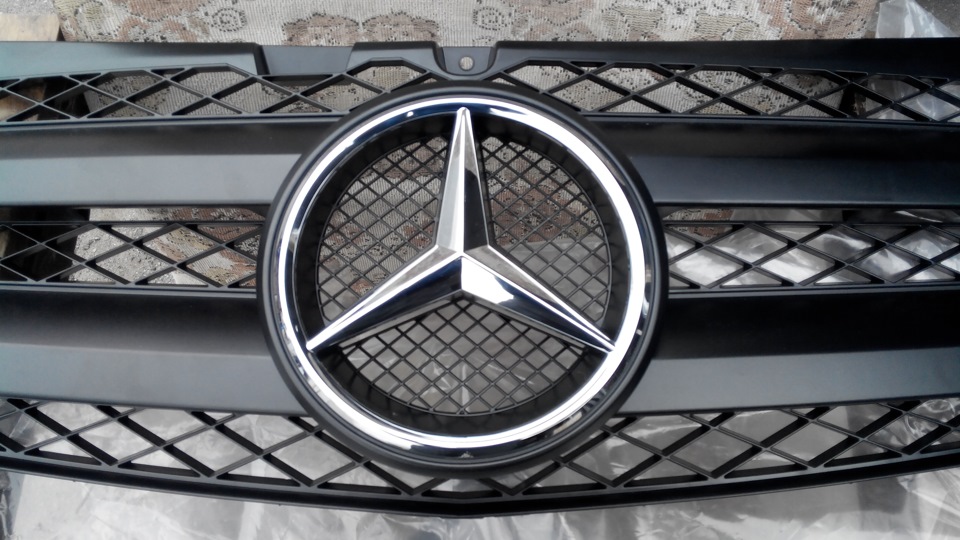 Продовжую скуповувати запчастини. Ось вони грати Vito W639 і опори бампера 3