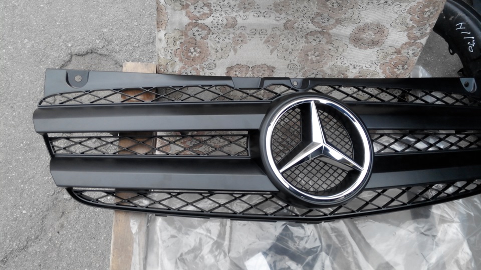 Продовжую скуповувати запчастини. Ось вони грати Vito W639 і опори бампера 2