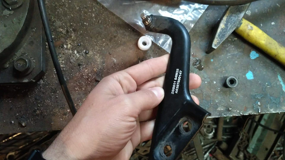 Ремонт роликів зсувних дверей на Mercedes Vito W639