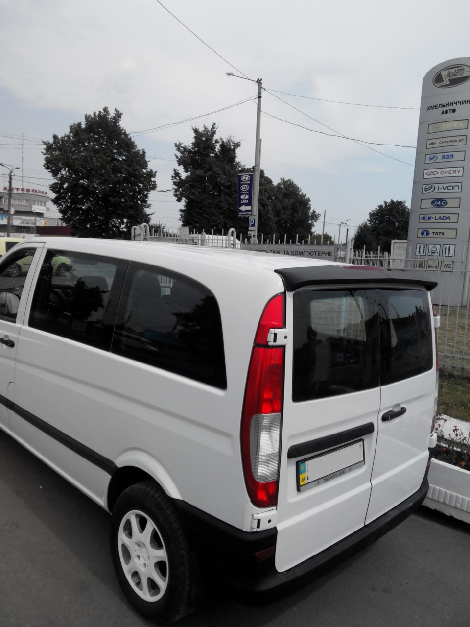 Спойлер вже на автомобілі. Vito 639 2
