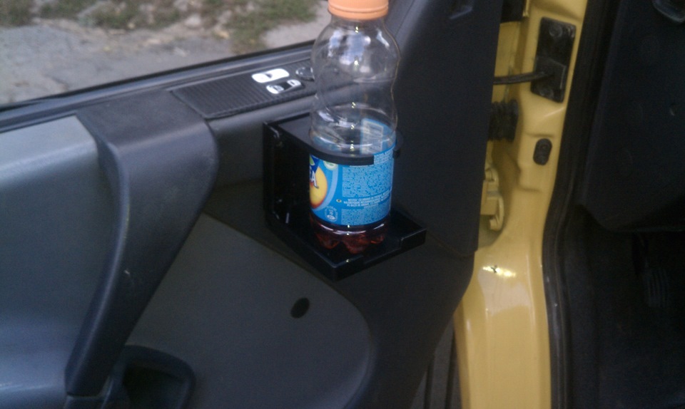 підсклянник водія. 3