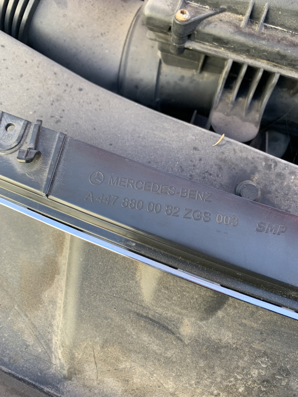 Хром планка на капот Vito V-class w447 3