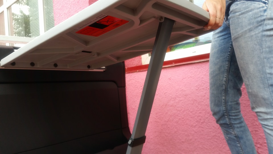 №37)Оригінальний стіл Westfalia Mercedes Viano Fun. 4