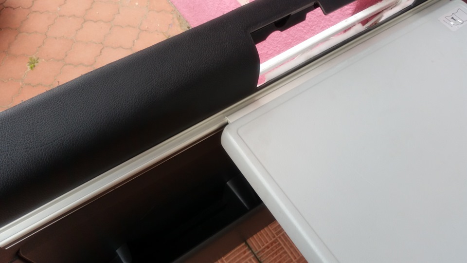 №37)Оригінальний стіл Westfalia Mercedes Viano Fun. 5