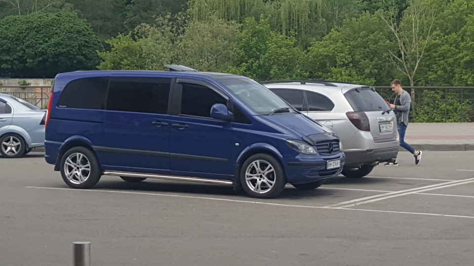Чорний дах та світлі диски 😎 1
