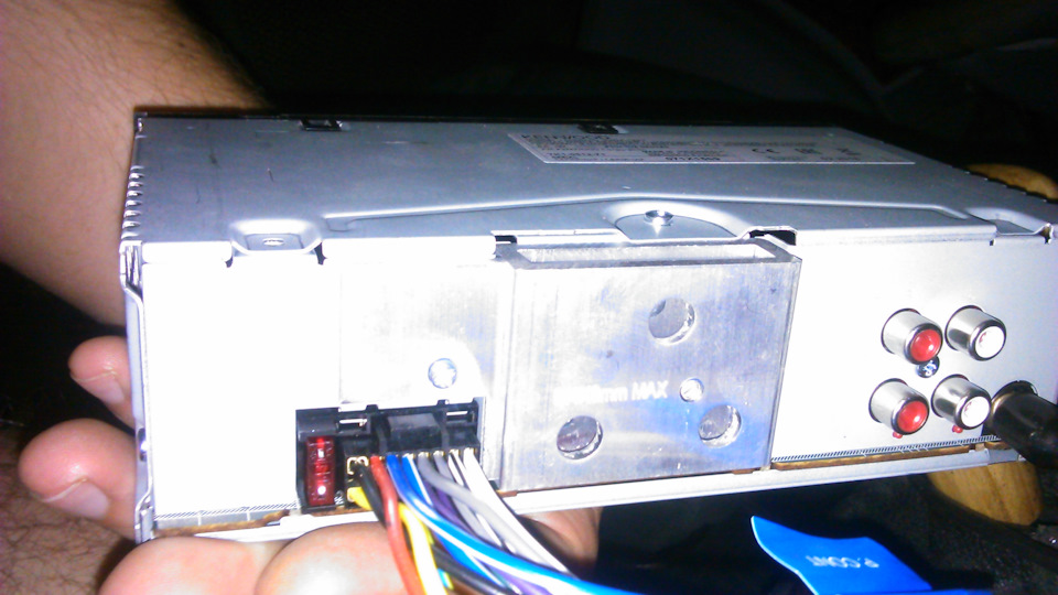 Kenwood KMM-122Y 3