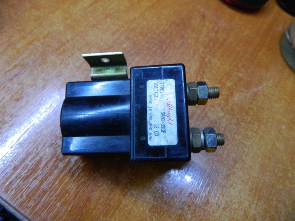 комутатор 2 акумів. 2
