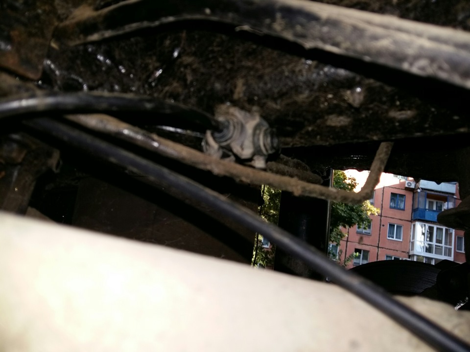 Задні аморти з регулюванням жорсткості вже на авто. 3