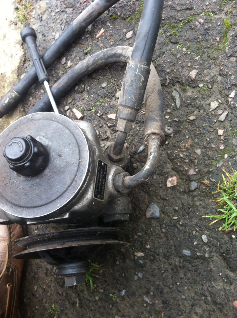 Насос гідропідсилювача від s126 на w115 1