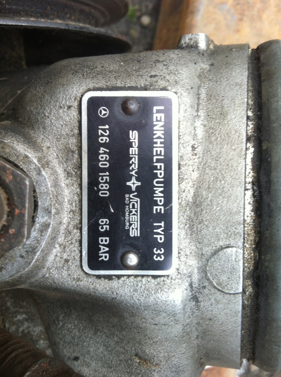 Насос гідропідсилювача від s126 на w115 3