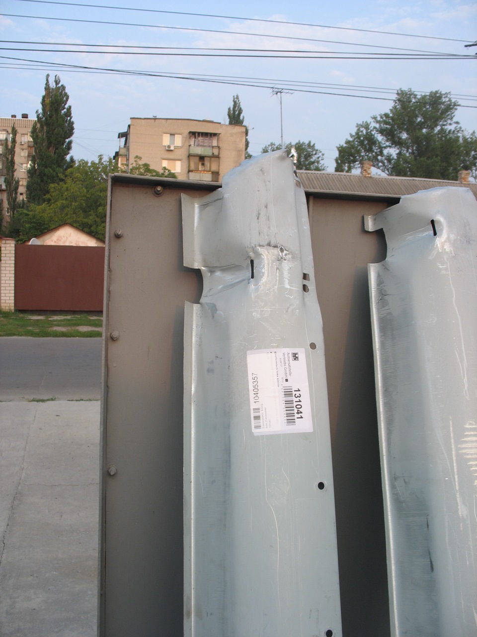 Продам комплект нових порогів на W114/115 4