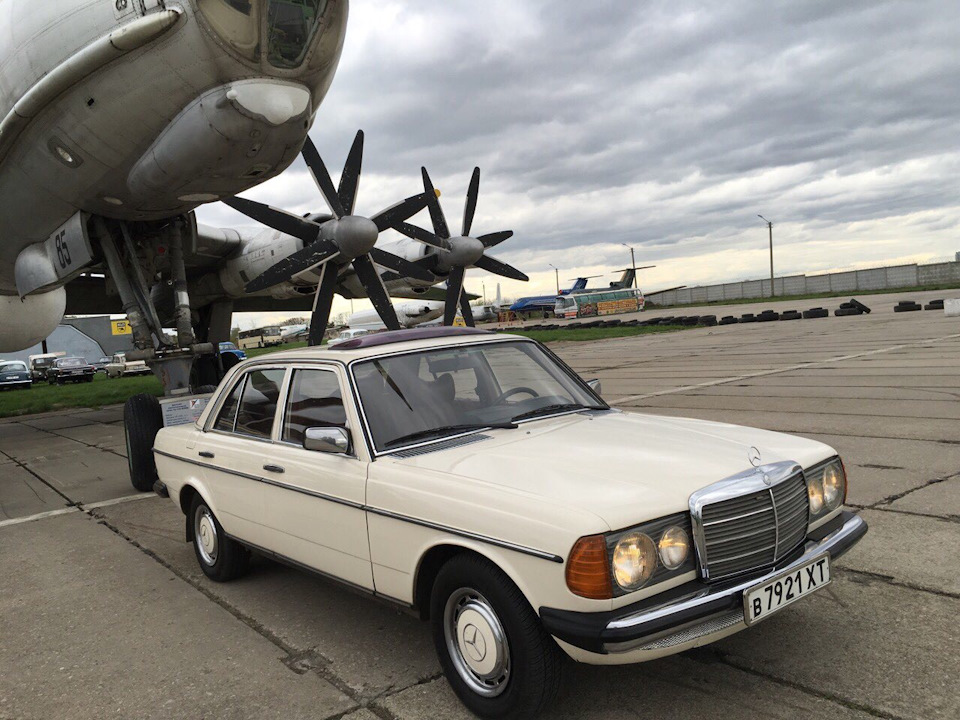 For Sale w123 1