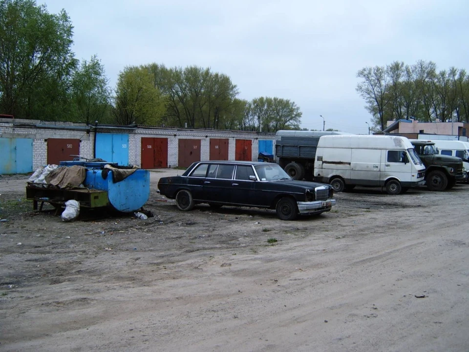 Притягли його додому...