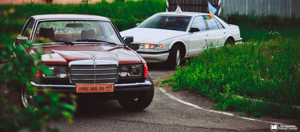 Німеччина проти США Mercedes 123 Coupe - Cadillac Sevile 1