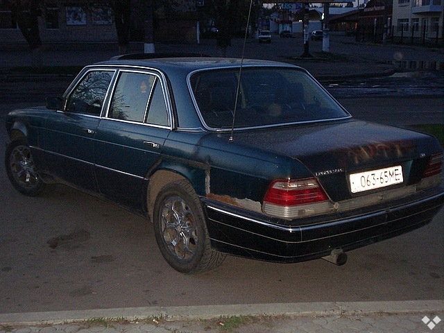 Франкенштейн :) Я тебе зліпила з того, що було . Mercedes w123, зібраний з 4 різних. 4 фото. 1