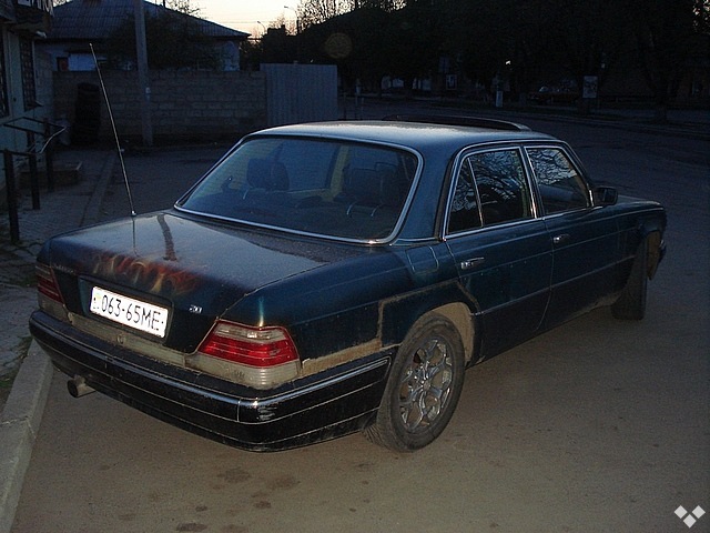Франкенштейн :) Я тебе зліпила з того, що було . Mercedes w123, зібраний з 4 різних. 4 фото. 4