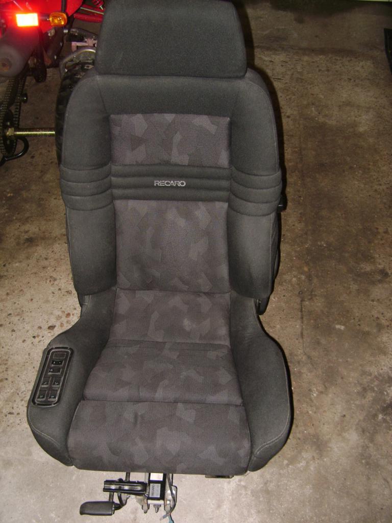 Купив таки 2 х Racaro Ergomed DS 1